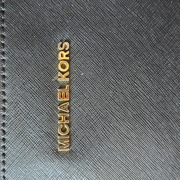 Michael Kors Jetset Crossbody - Picture 2 of 13